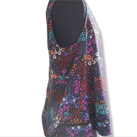 Ana a new approach top size Medium black and floral pattern - Picture 4 of 7